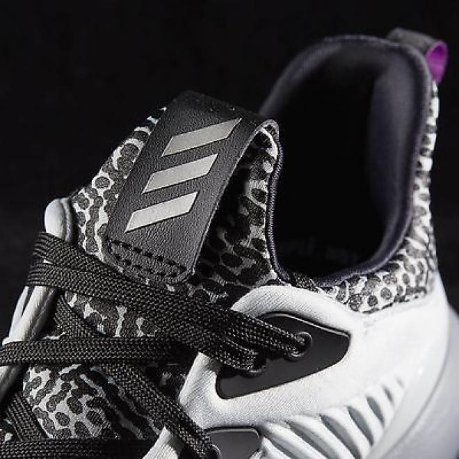 超低价入手！Adidas alphabounce 灰色女士运动鞋