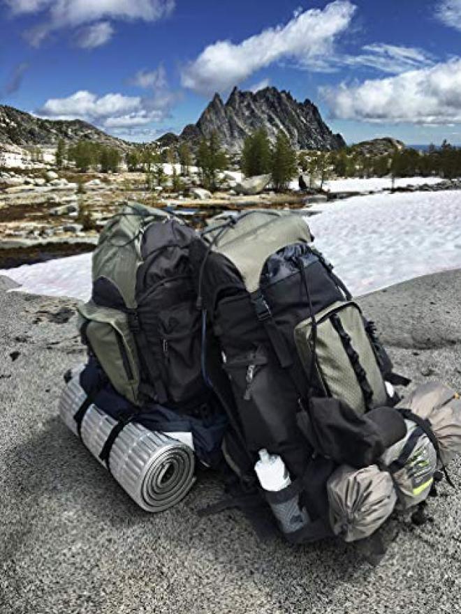 AmazonBasics 亚马逊倍思 Internal Frame 多功能登山背包