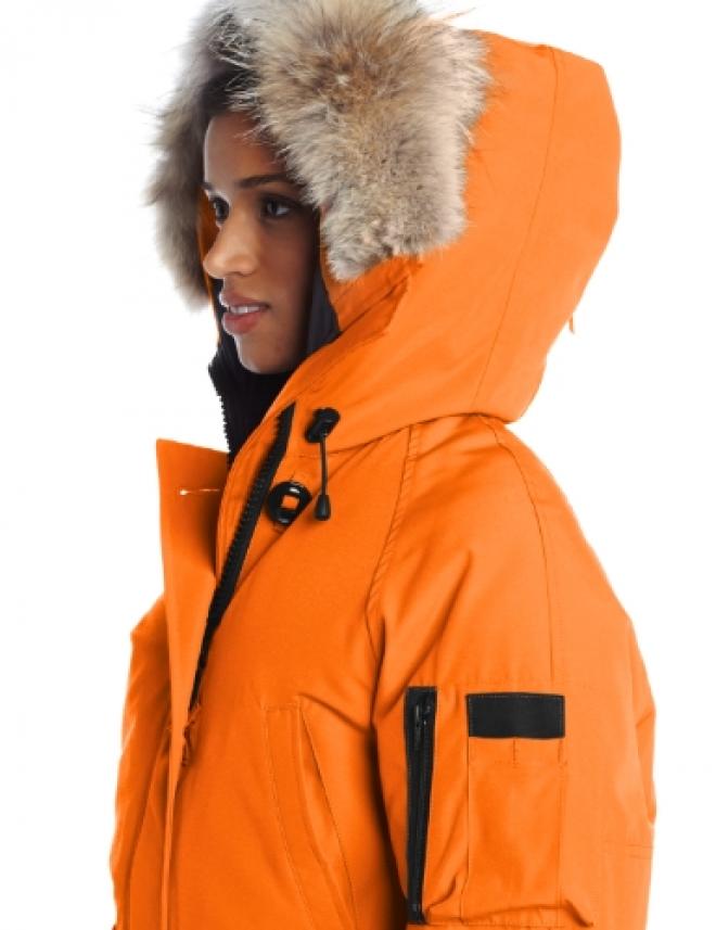 Canada Goose Chilliwack Bomber 女款飞行员羽绒服